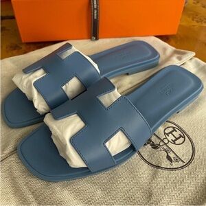 Hermes Oran Sandals in Bleu Cameo . NEW!
AUTHENTIC! Size EU 39
